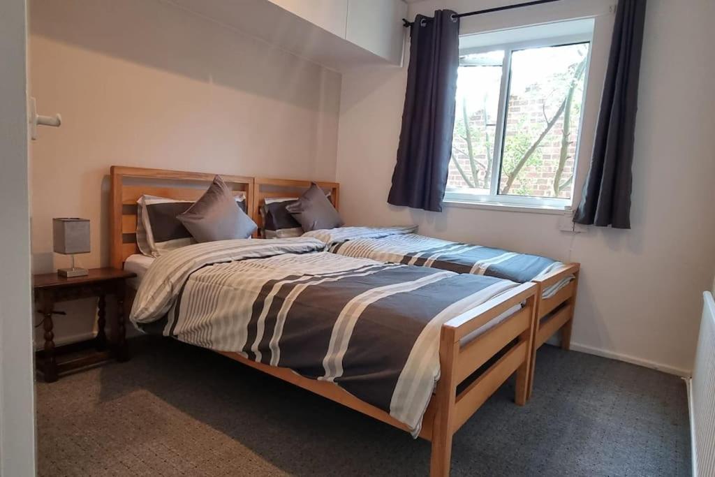 Spacious 2 Bed Bungalow Enfield Luaran gambar