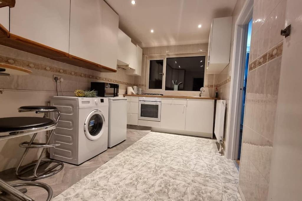 Spacious 2 Bed Bungalow Enfield Luaran gambar