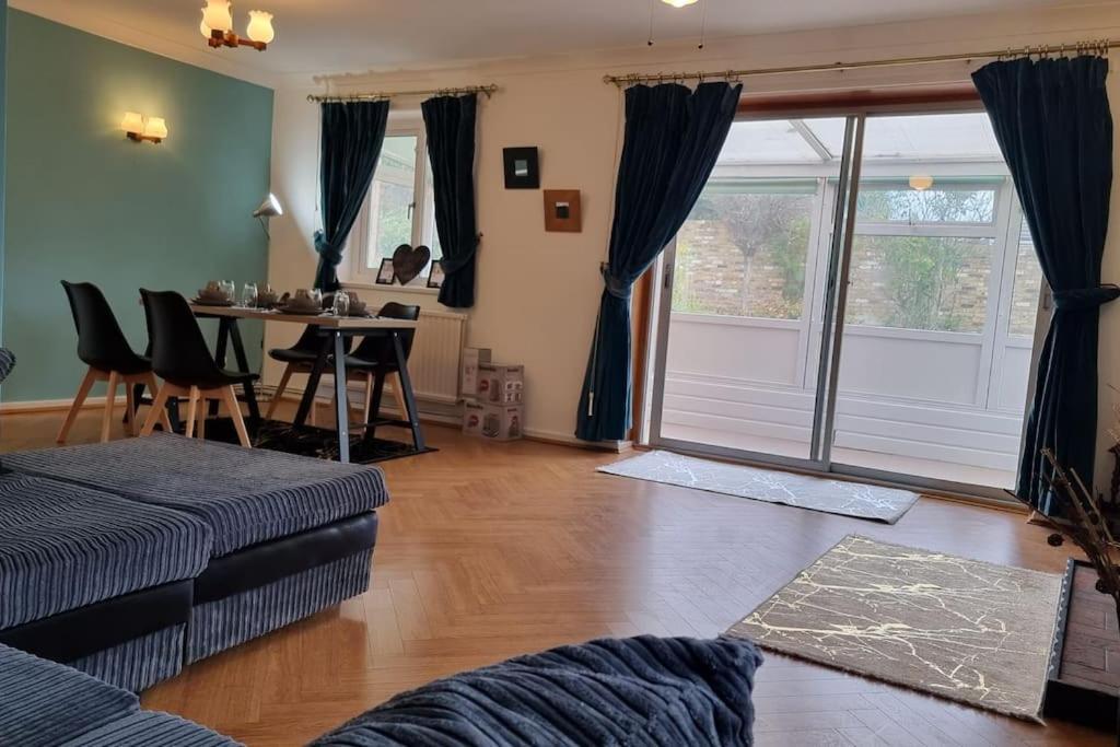 Spacious 2 Bed Bungalow Enfield Luaran gambar