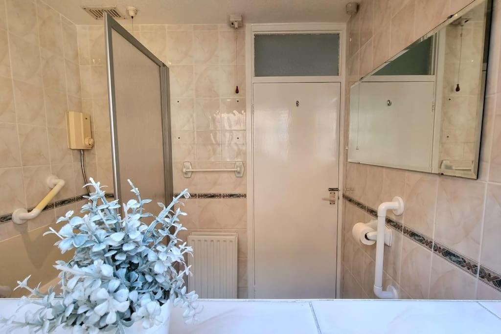 Spacious 2 Bed Bungalow Enfield Luaran gambar